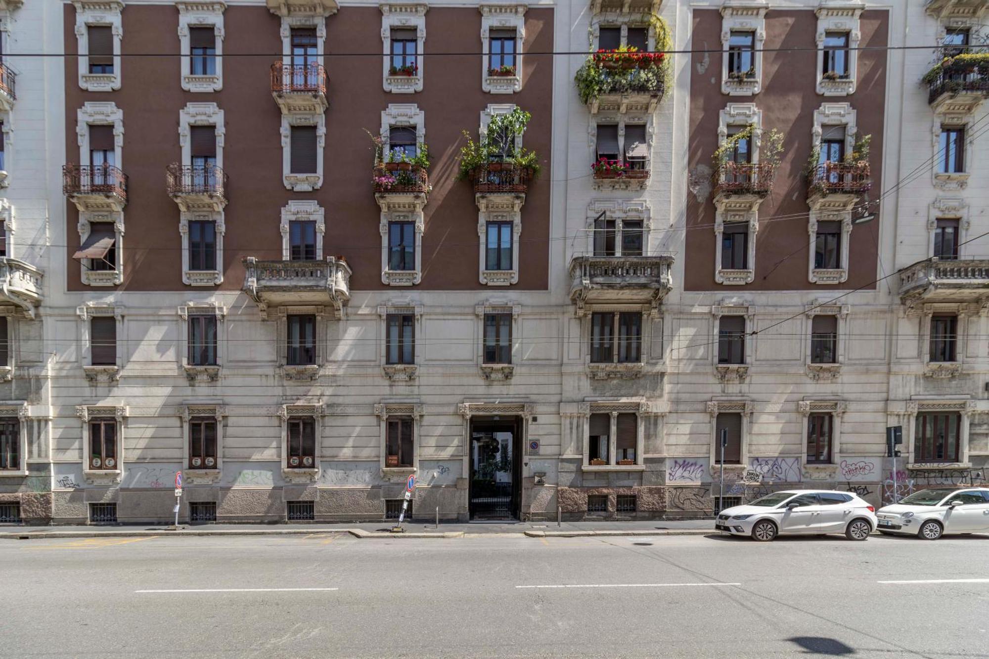 Stradivarius House - Carozzi Apartments ミラノ エクステリア 写真